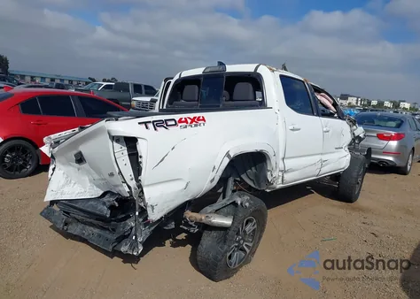 2017 Toyota Tacoma Trd Sport z USA, uszkodzony, nr VIN 3TMCZ5AN8HM108403